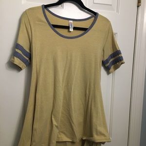 Euc xs Lularoe perfect t